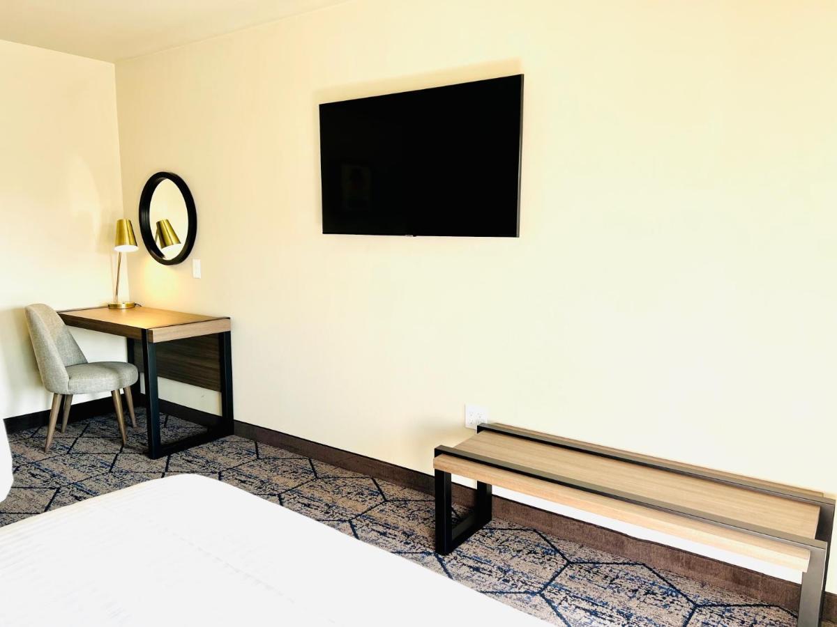 Ramada By Wyndham Yosemite Area Hotel Modesto
