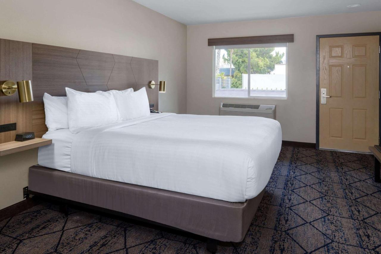 Ramada By Wyndham Yosemite Area Hotel Modesto