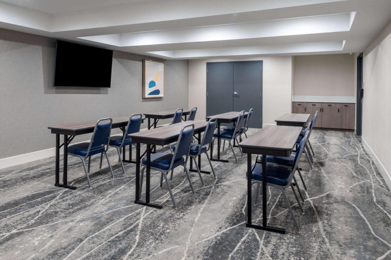 Ramada By Wyndham Yosemite Area Hotel Modesto