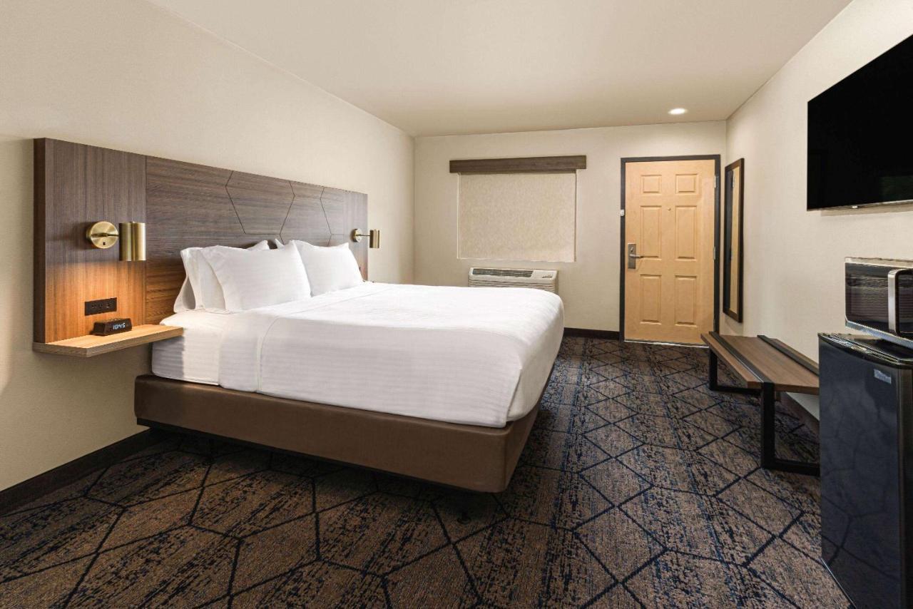 Ramada By Wyndham Yosemite Area Hotel Modesto